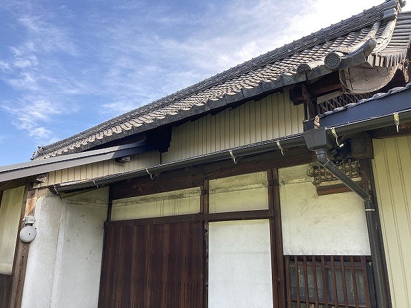寺院の大屋根全景