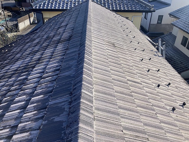 色あせが広がる屋根全体