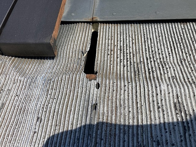 エプロンの破れ穴