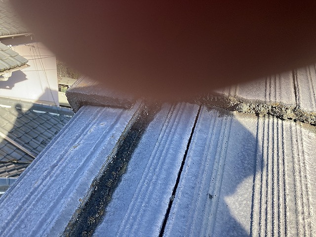屋根材継ぎ目の隙間