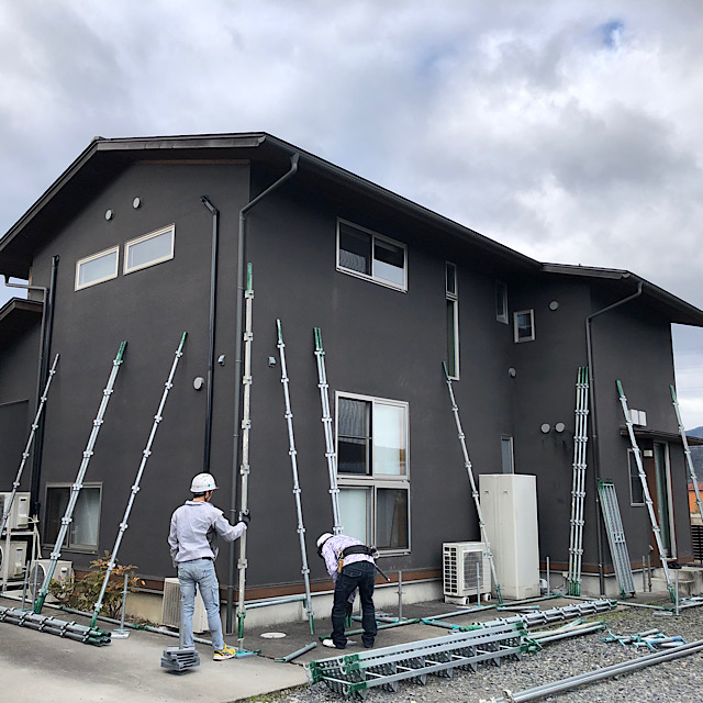 安八郡神戸町で外壁塗装工事前の足場工事
