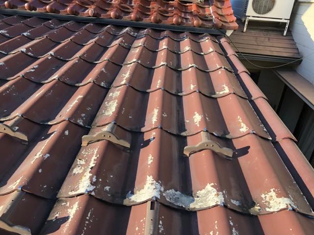 屋根塗膜の剥がれ