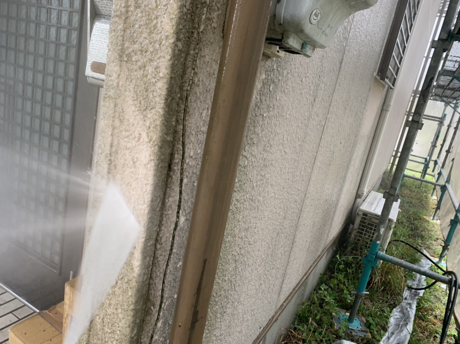 池田町で外壁塗装前に高水圧洗浄